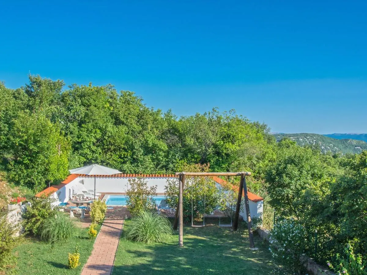 Adorable Holiday Home With Private Pool Antovo